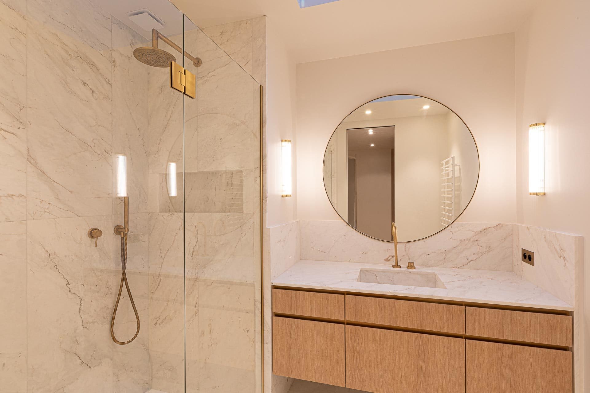 Design of a bathroom atmospheres in a luxury apartment